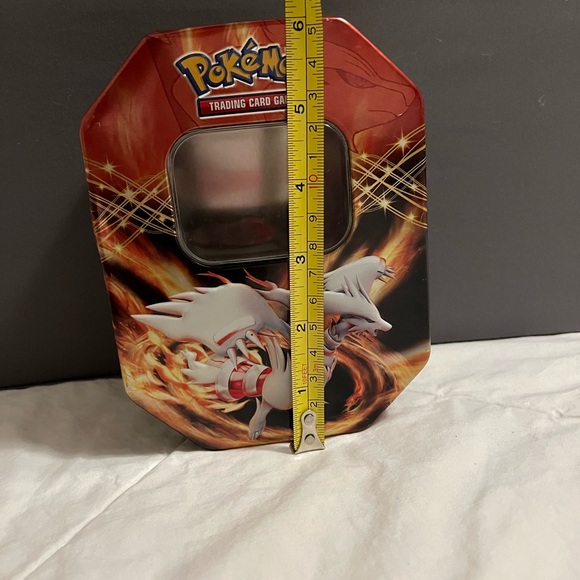 Pokémon TCG EX Tin - Black, White, Metallic Artwork - Picture 8 of 9